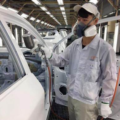 1542866132465906.jpg 说明: 工作中的周聪