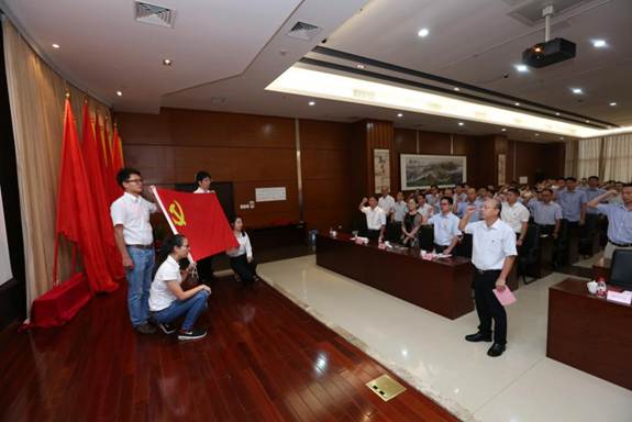 1530841294104484.jpg 说明: E:\录像录音资料\集团党员干部培训和七一表彰\集团党员干部培训和七一表彰\TYS_9935.JPG